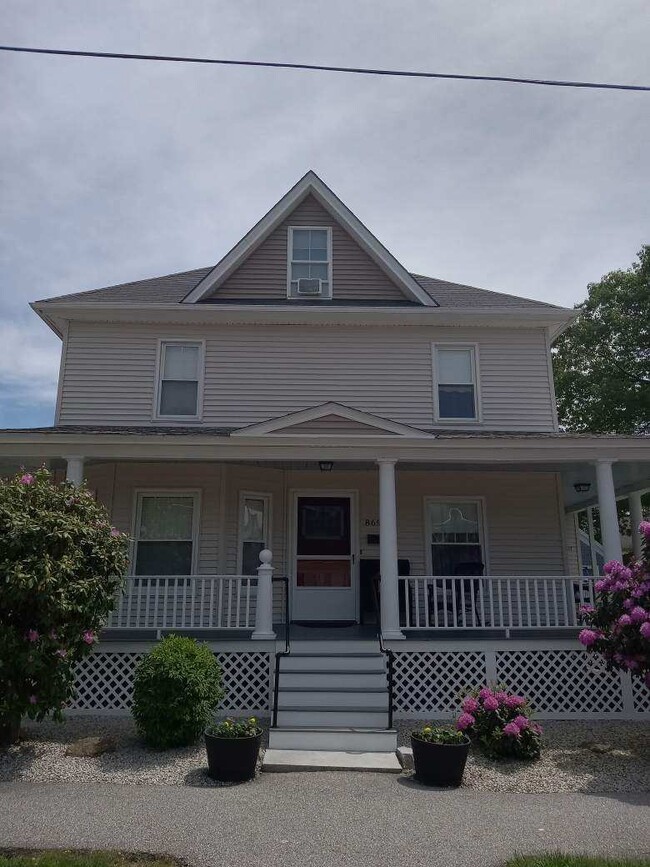 Building Photo - 869 Hall St
