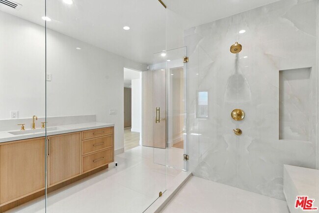 Building Photo - 603 N Camden Dr