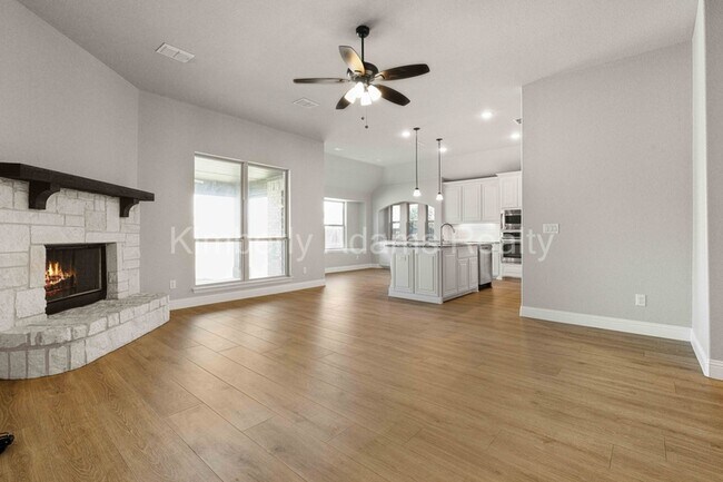 Building Photo - 213 Lariat Trail