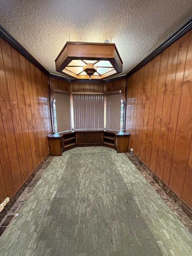 Building Photo - 3BEDROOM 1 BATHROOM COMMERCIAL PROPERTY