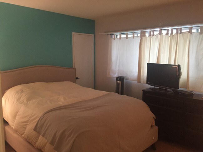 Building Photo - 1600 Ardmore Ave