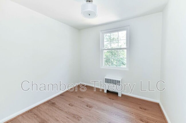 Building Photo - 3016 Mt Vernon Ave