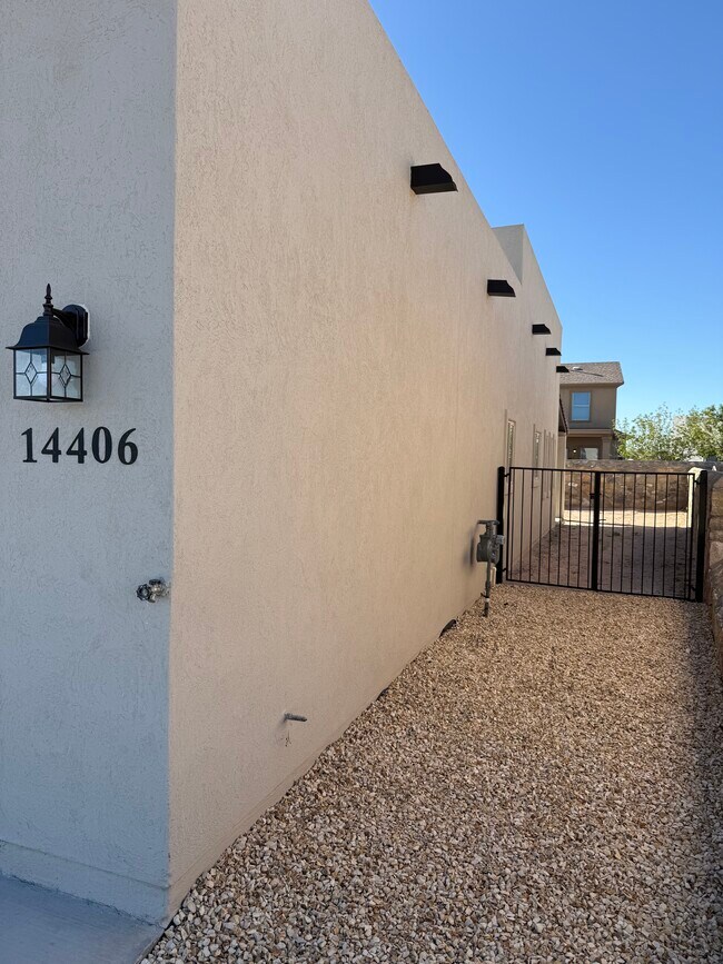 Building Photo - 14406 Smokey Point Dr