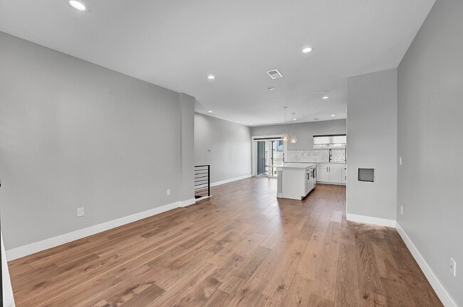 Building Photo - $3,400.00 - 2 Bedrooms, 3 Bathrooms, Townh...