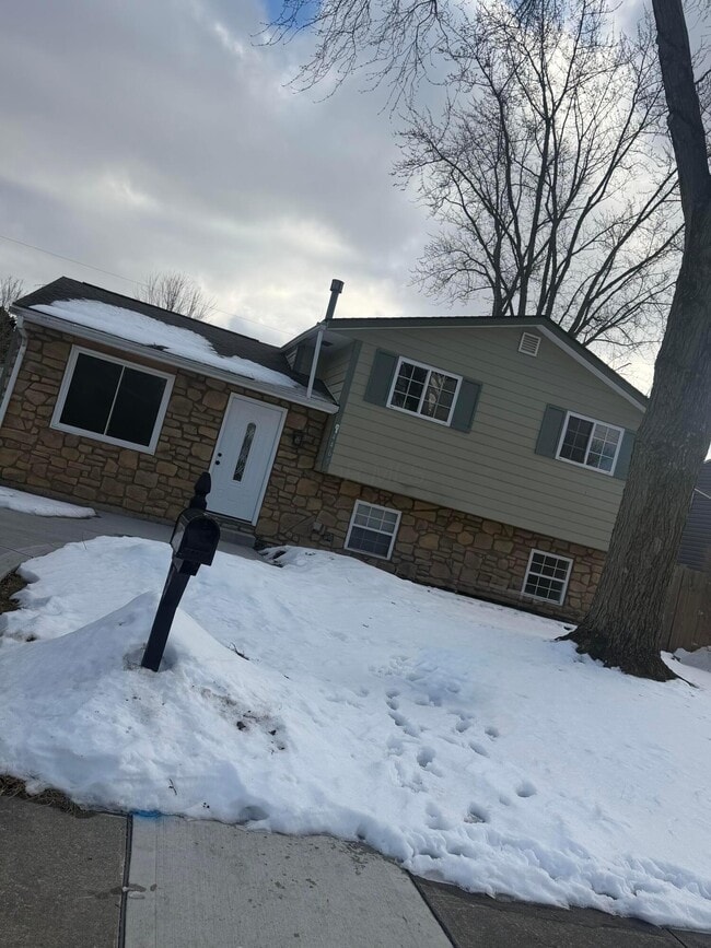 Building Photo - 4465 Paxton Dr S