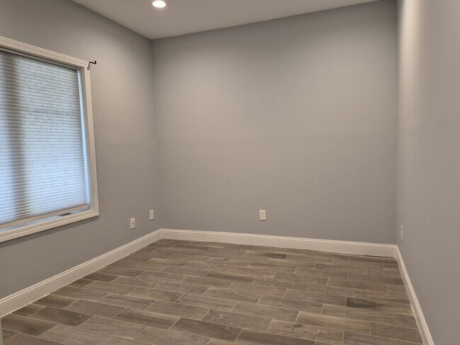 Building Photo - 123 Ashford Rd