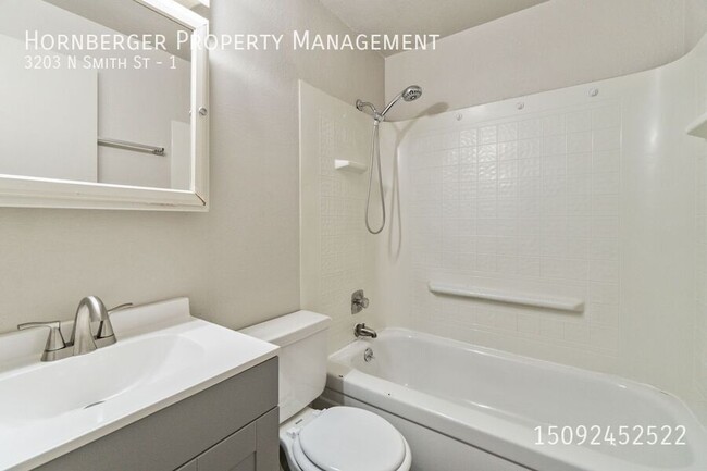 Building Photo - Spacious 1 Bed 1 Bath Apartment on The Nor...