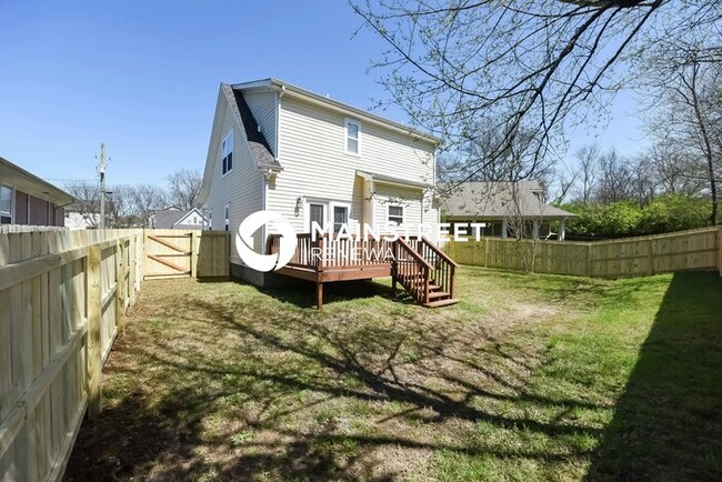 Building Photo - 3 Bedroom Pet-Friendly Home in Nashville, TN with Main Street Renewal