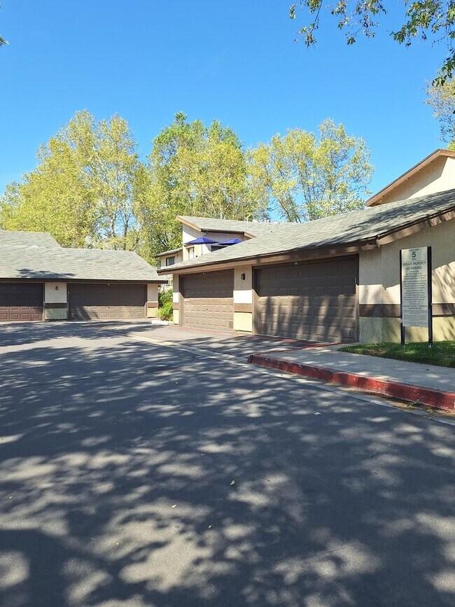 Building Photo - 2 Bed / 1 Bath in the City of Redlands