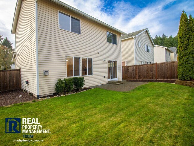 Building Photo - Charming 3-Bed, 2.5-Bath DuPont Home Near JBLM!