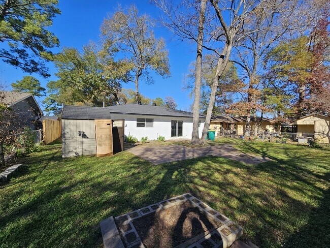 Building Photo - 307 Hildred Ave