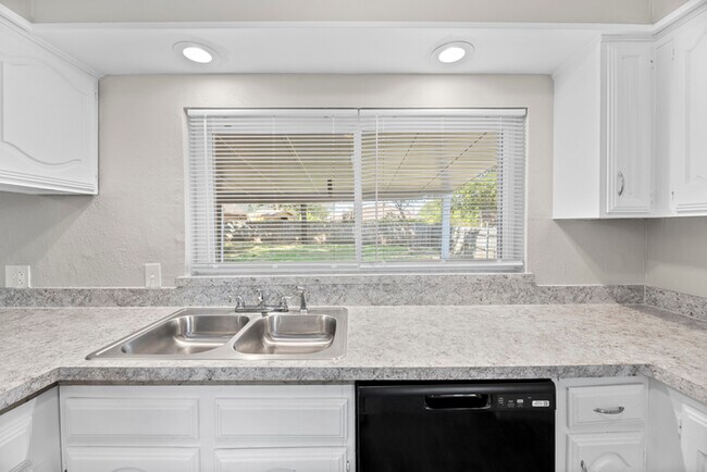 Building Photo - 6816 Westglen Dr