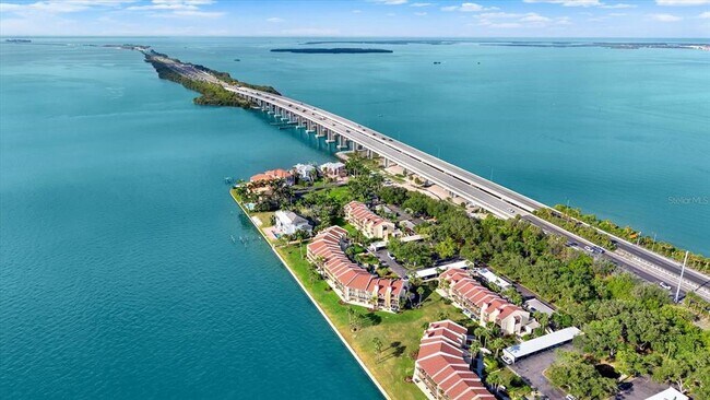 Building Photo - 7530 Sunshine Skyway Ln S