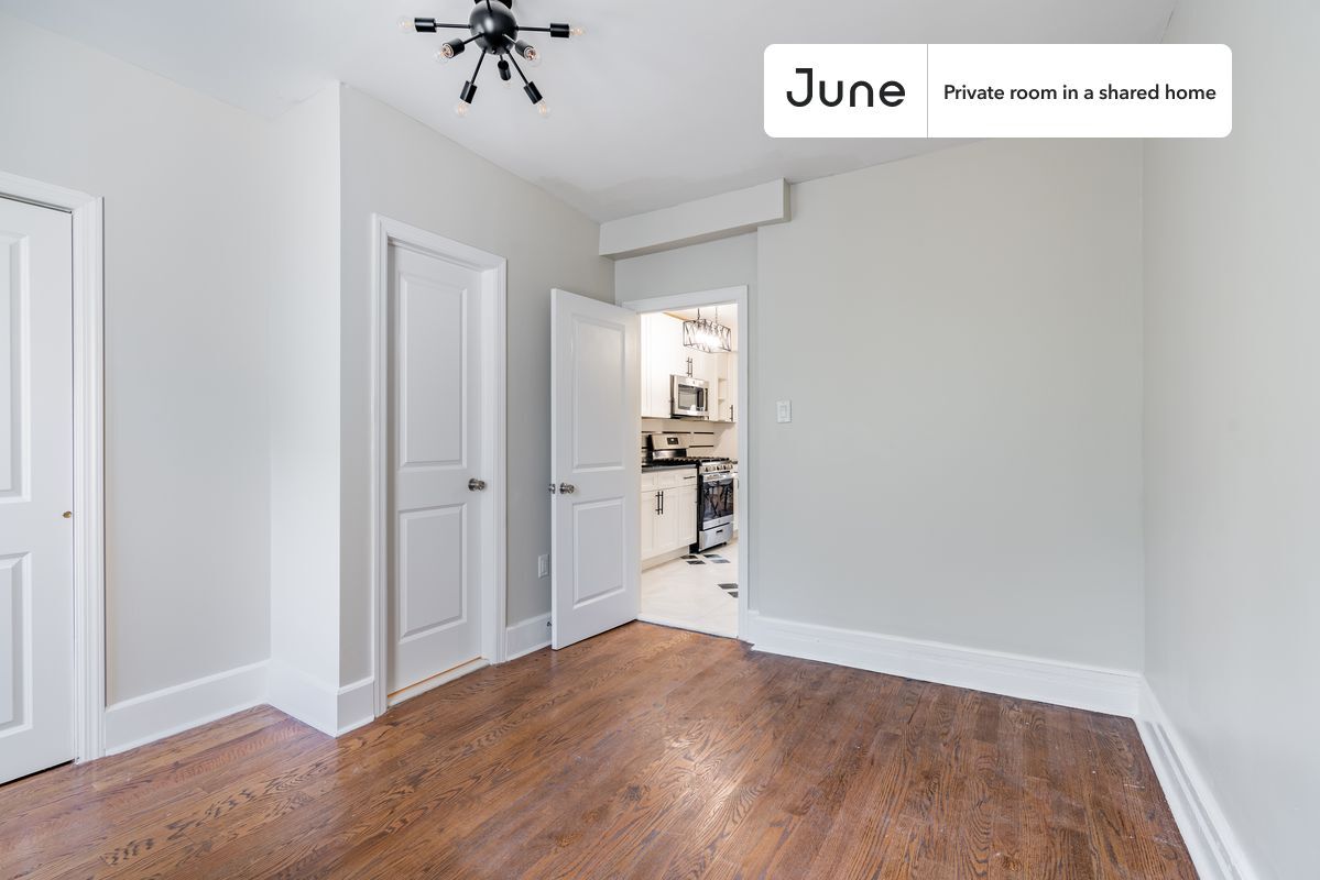 Building Photo - Room in Shared 3 bed/1.5 bath home