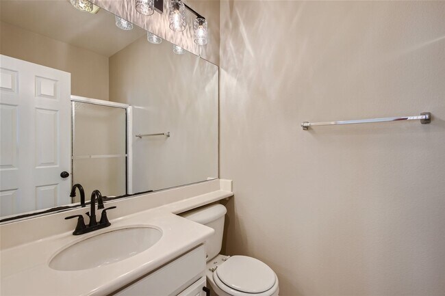 Building Photo - 4 BD/3 Ba Home with Three car attached gar...