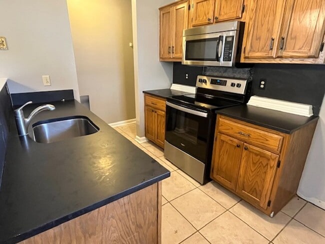 Building Photo - Renovated 2 Bedroom 2 Bath Home for Rent!