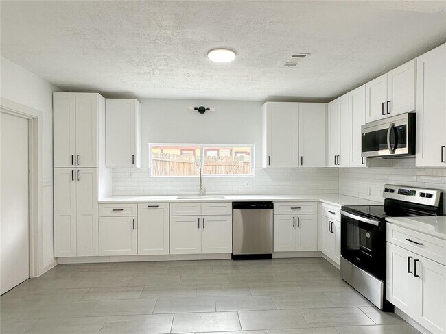 Building Photo - 17809 Cluster Ct