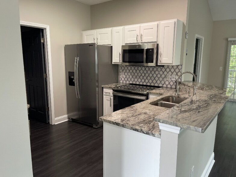 Building Photo - 5026 Belleglen Ct