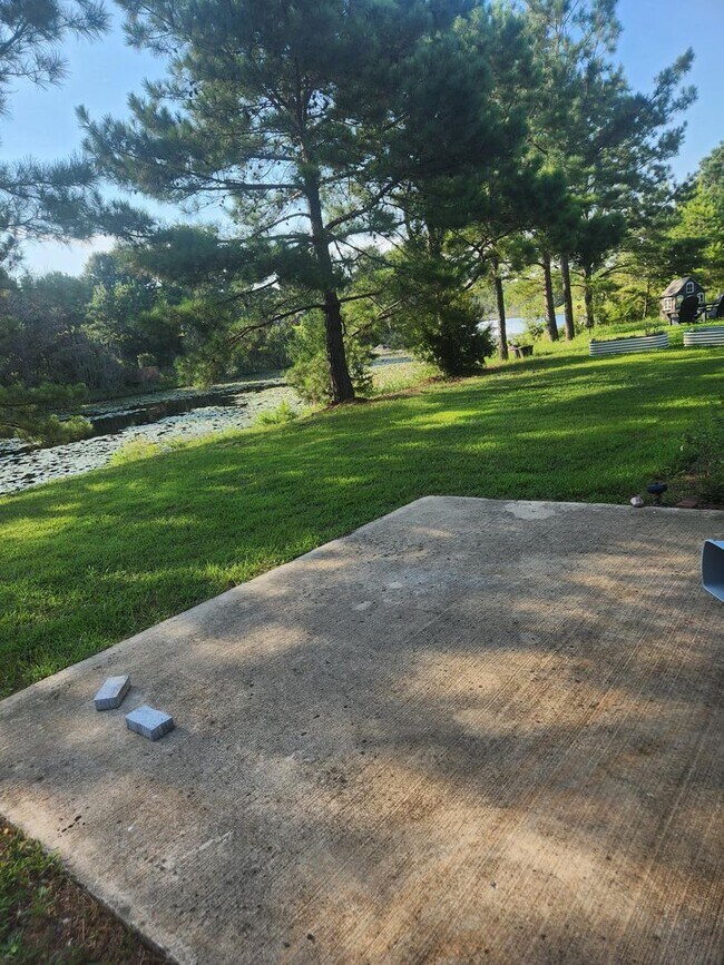 Building Photo - Nice 3 Bed 2 Bath House! Available Now!
