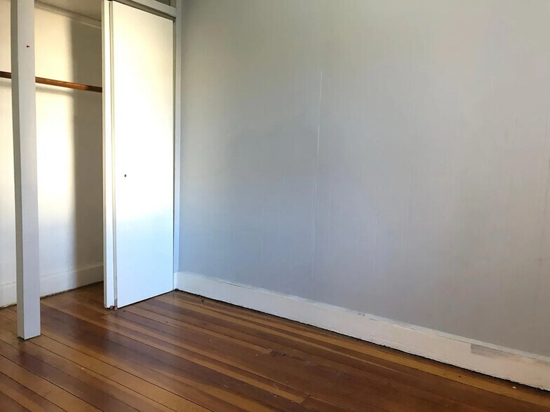 Building Photo - 122 Williams Ave