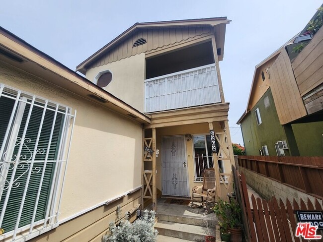 Building Photo - 5264 Cahuenga Blvd