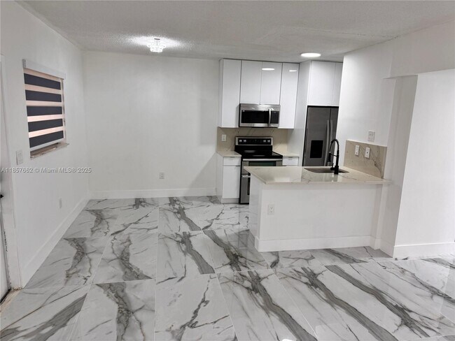 Building Photo - 15669 SW 73rd Cir Terrace