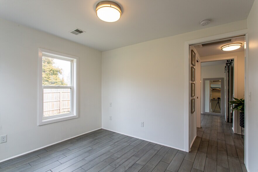 Building Photo - 12956 Portage Road