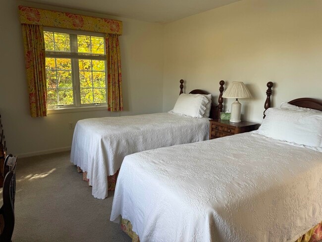 Building Photo - 69 Putney Hill Rd