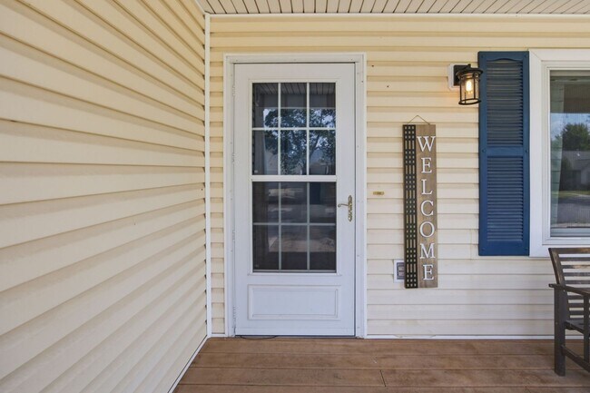 Building Photo - 2704 Stratford Ln