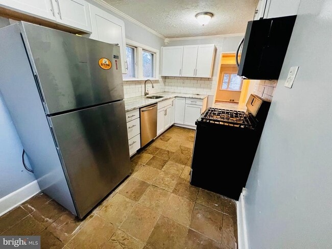 Building Photo - 428 Paxson Ave