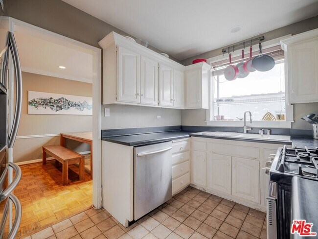 Building Photo - 1321 Hayworth Ave