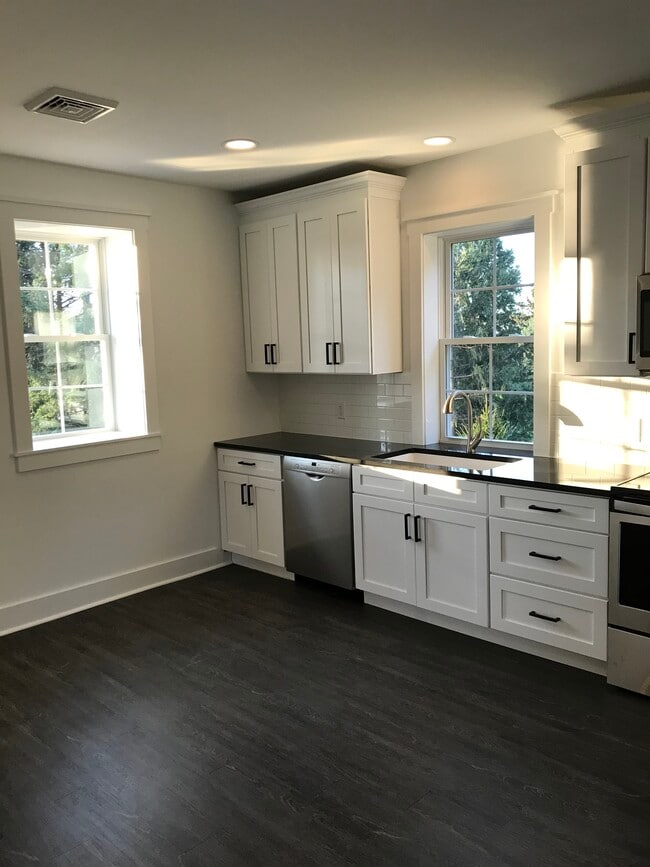 Building Photo - 2074 Creek Hill Rd