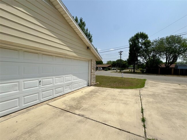Building Photo - 821 Guadalupe St