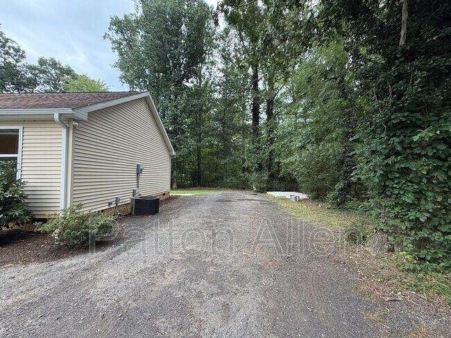 Building Photo - 115 Starnes Cove Rd