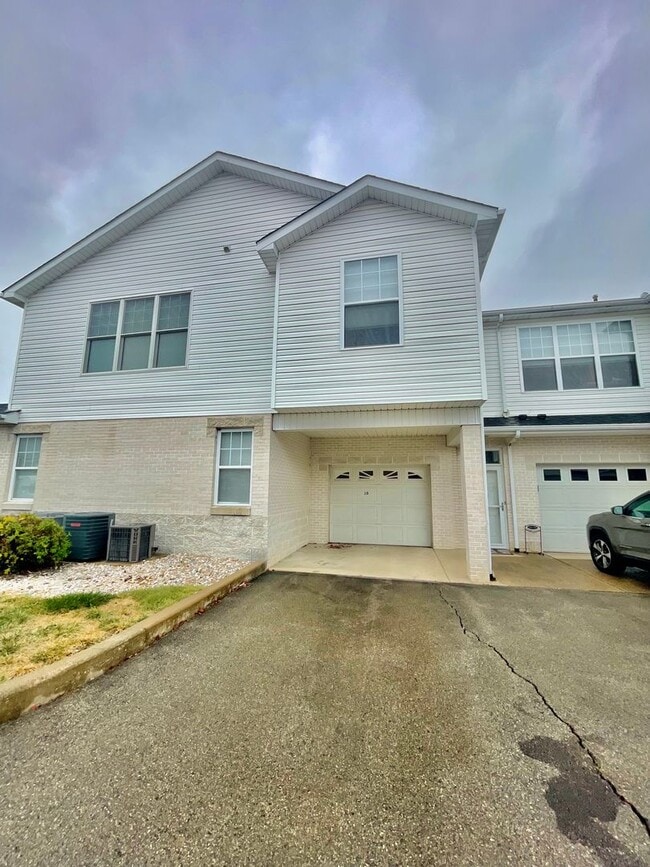 Building Photo - 2 bed 2 bath- Adams Point