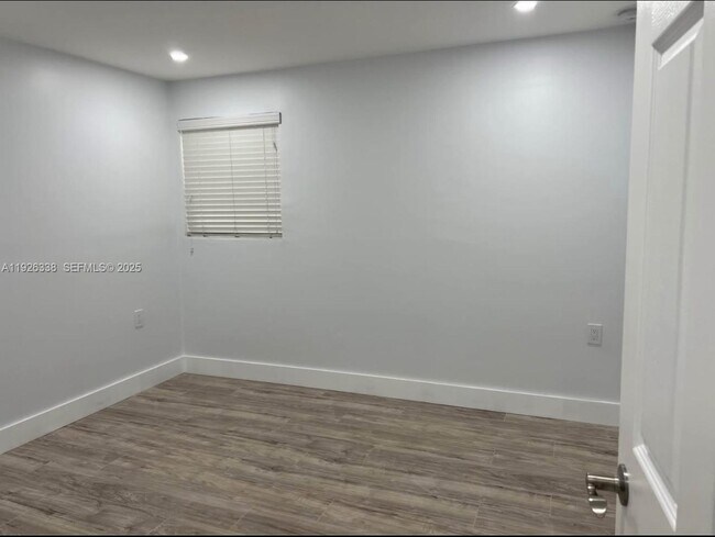 Building Photo - 1493 NW 1st Ave