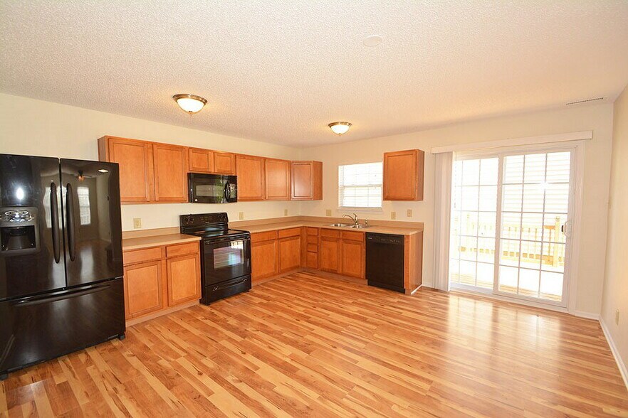 Building Photo - 15459 Border Dr