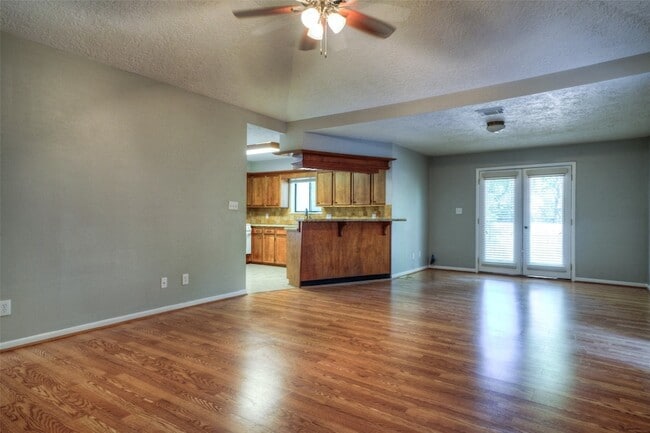 Building Photo - 25 Shady Oak Ln