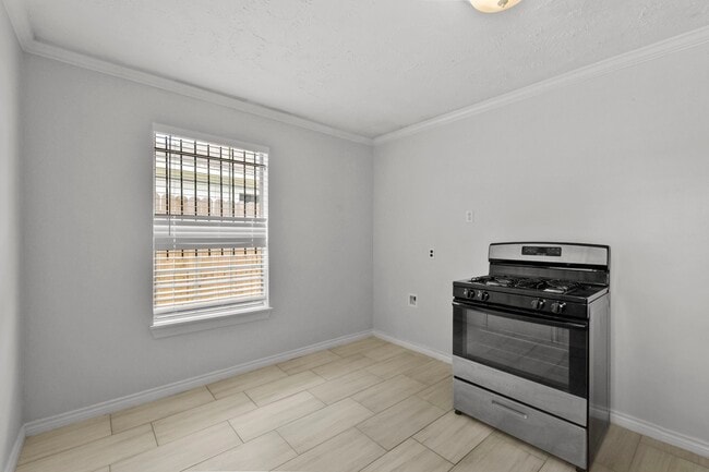 Building Photo - 3718 Dreyfus St