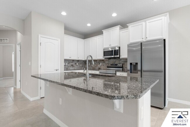 Building Photo - 12 Lysander Ln