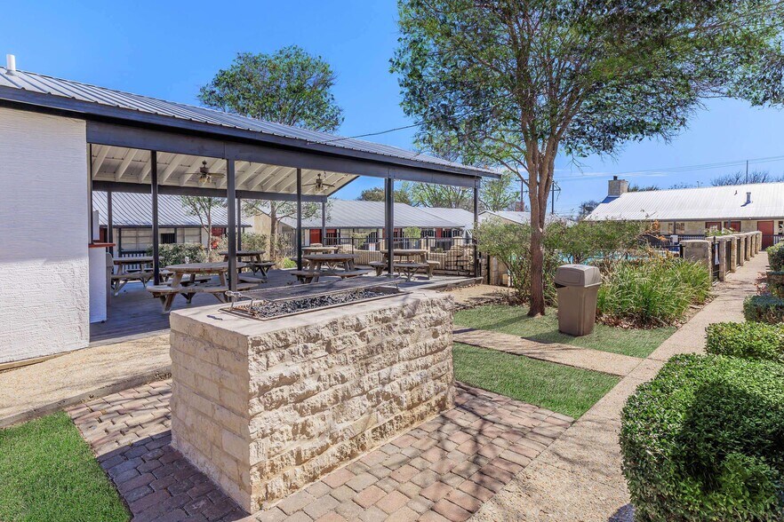 Building Photo - Salado Creek Villas Apartments