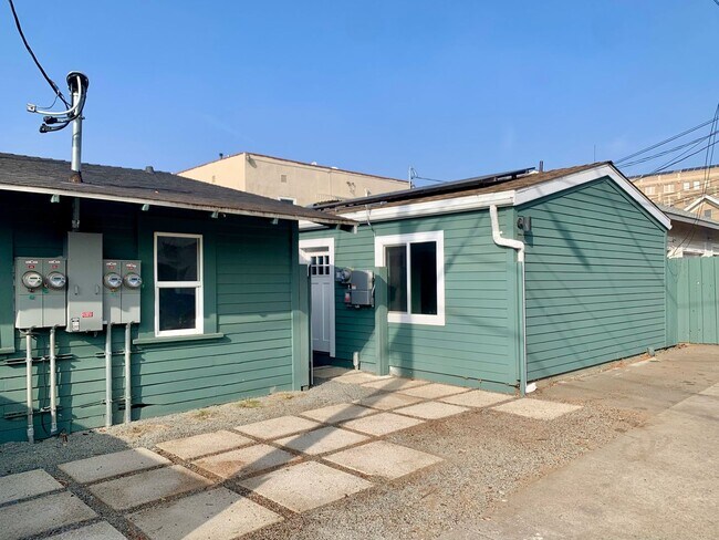 Building Photo - 126 1/2 Franklin Ct