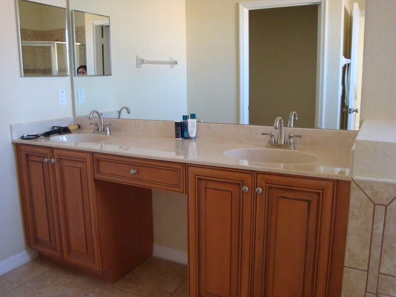 Building Photo - 1250 Clove Dr