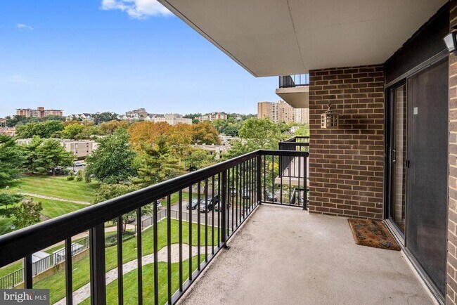 Building Photo - 200 N Pickett St