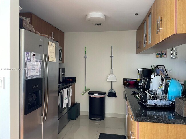 Primary Photo - 601 NE 23rd St