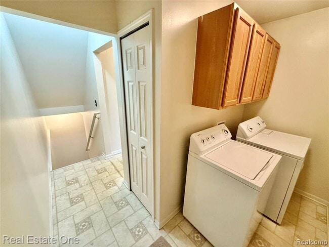 Building Photo - 716 Palmer Dr