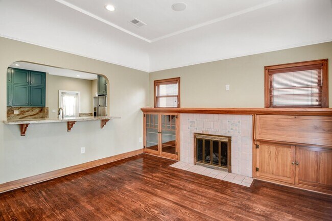 Building Photo - 4725 Kensington Dr