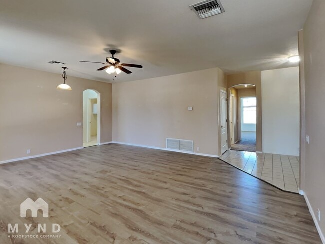 Building Photo - 3434 W Desert Bend Loop