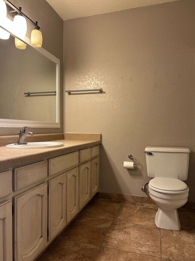 Building Photo - PLEASE CONTACT VAUGHN REALTY TO SET UP AN APPOINTMENT, 760-446-6561