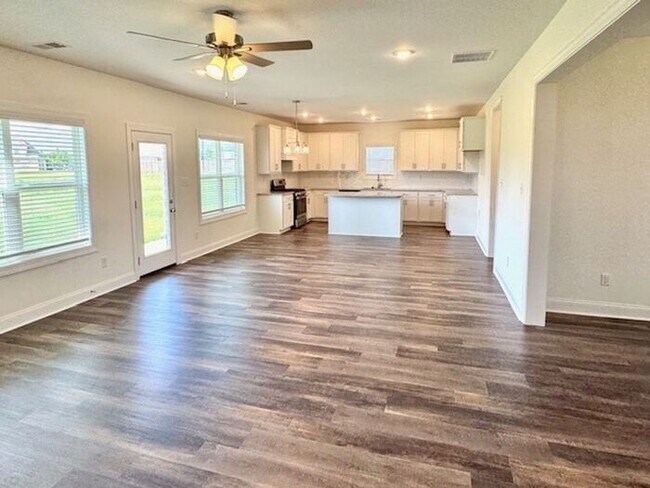 Building Photo - OPEN HOUSE! Move In Special! Now Leasing a...